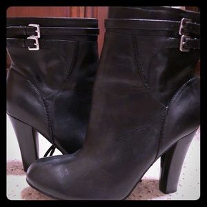 Black booties size 8. EUC